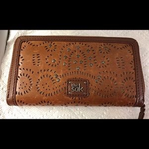 large leather wallet w/ design pattern with zipper